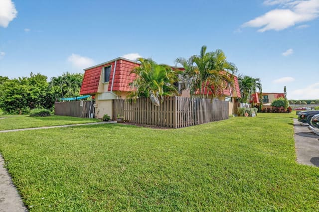 23018 Oxford Place D, Boca Raton, FL 33433