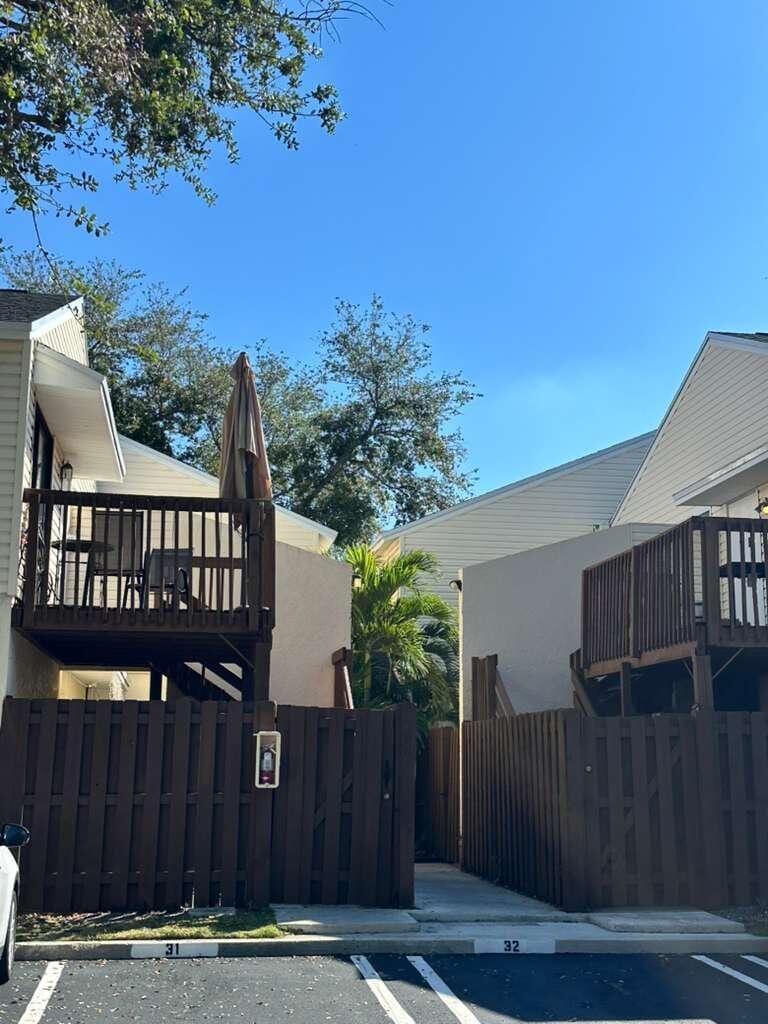 637 Executive Center Drive N 203 — photo 2