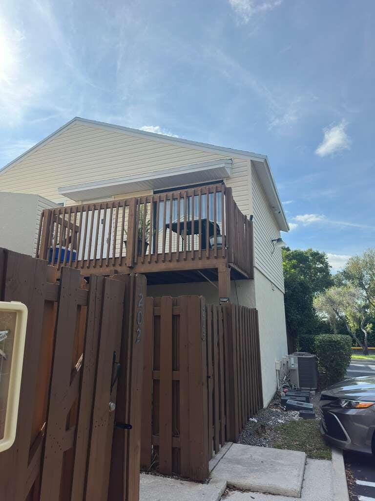 637 Executive Center Drive N 203 — photo 11