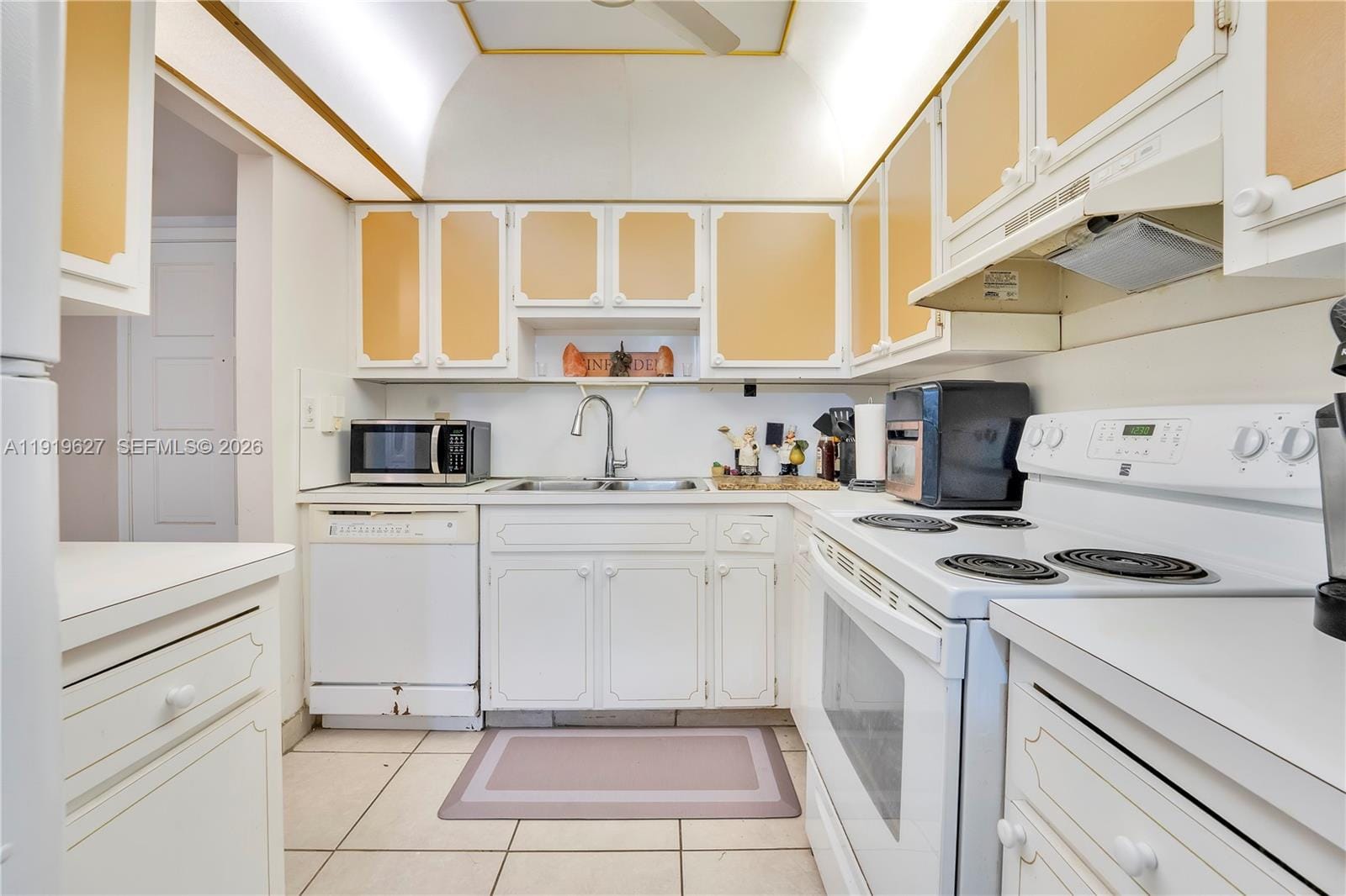 8901 NW 38th Drive 106 — photo 5