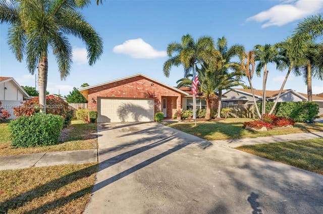 2691 SW 11th Place, Deerfield Beach, FL 33442