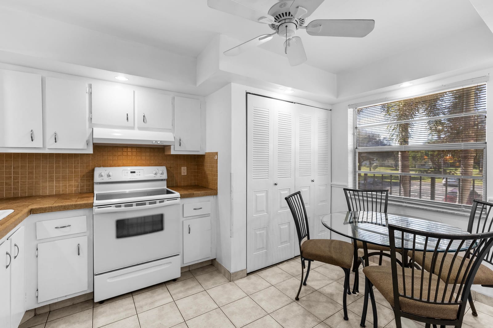 27 Abbey Lane 205, Delray Beach, FL 33446 photo 5