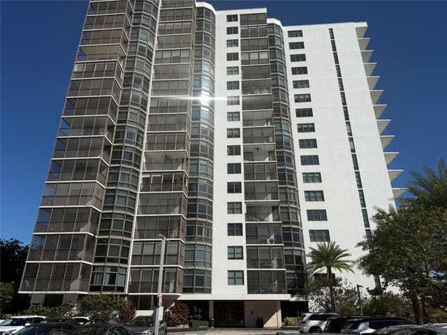 3375 N Country Club Drive 1005, Miami, FL 33180
