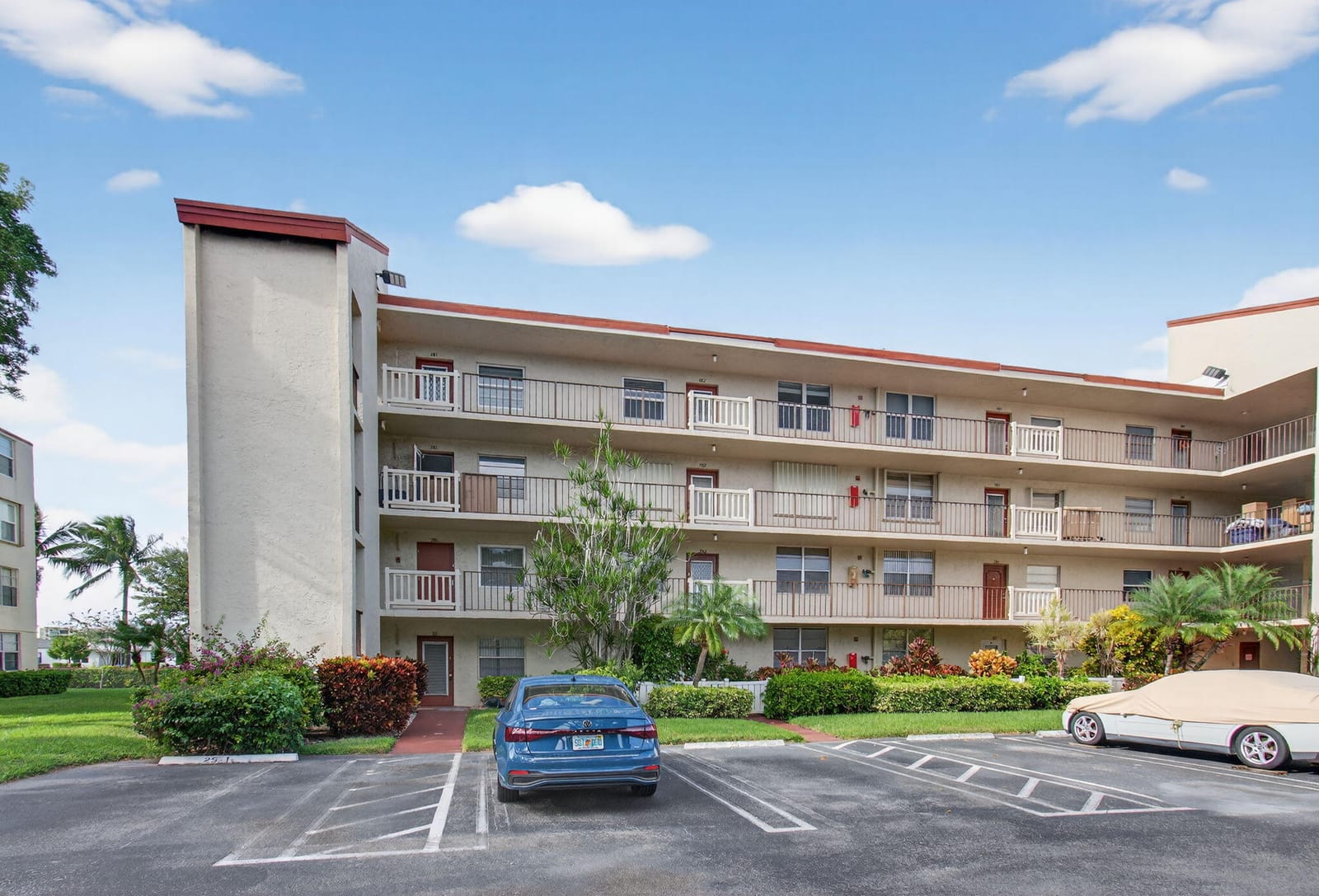 25 Abbey Lane 402, Delray Beach, FL 33446