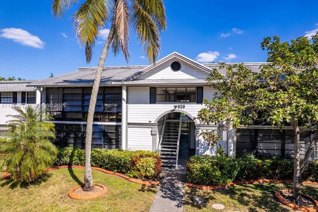 929 NE 199th Street 203, sold in Carmel At California Cl C, Miami, FL