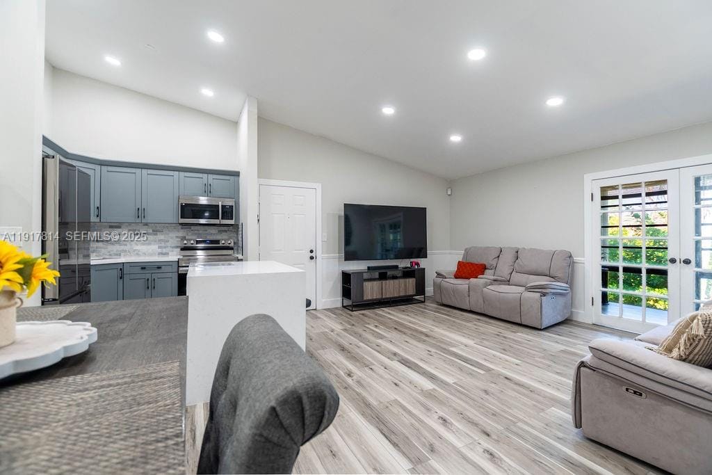 929 NE 199th Street 203 — photo 9