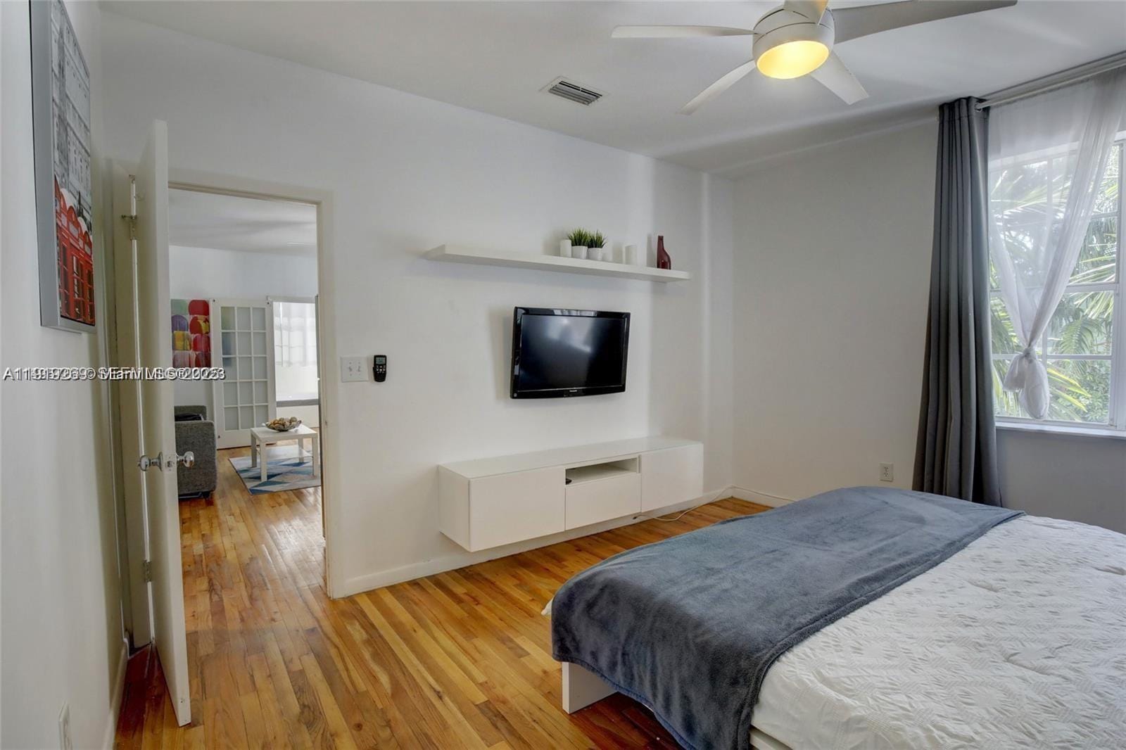 1127 Euclid Avenue 206 — photo 12