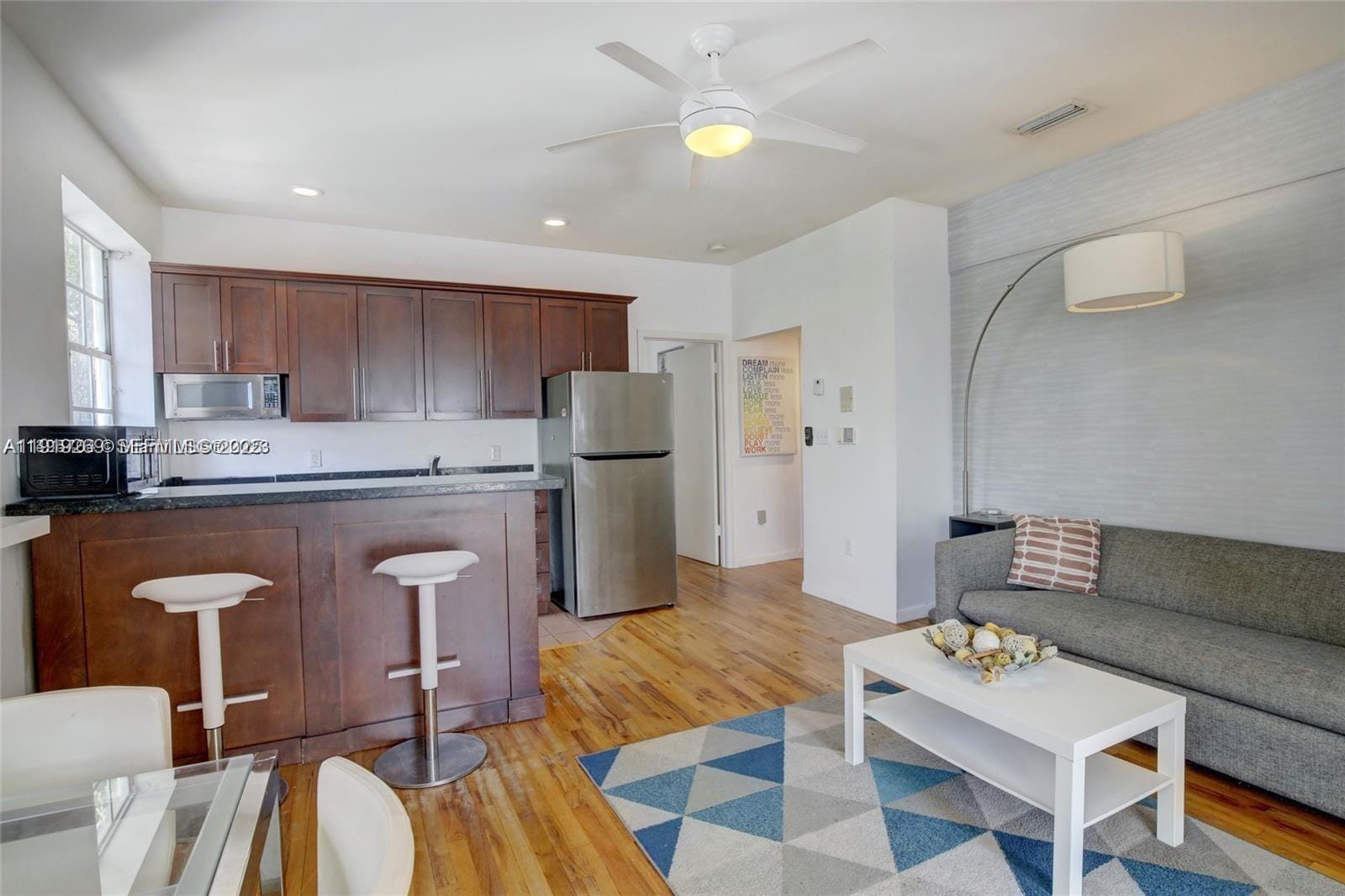1127 Euclid Avenue 206 — photo 4