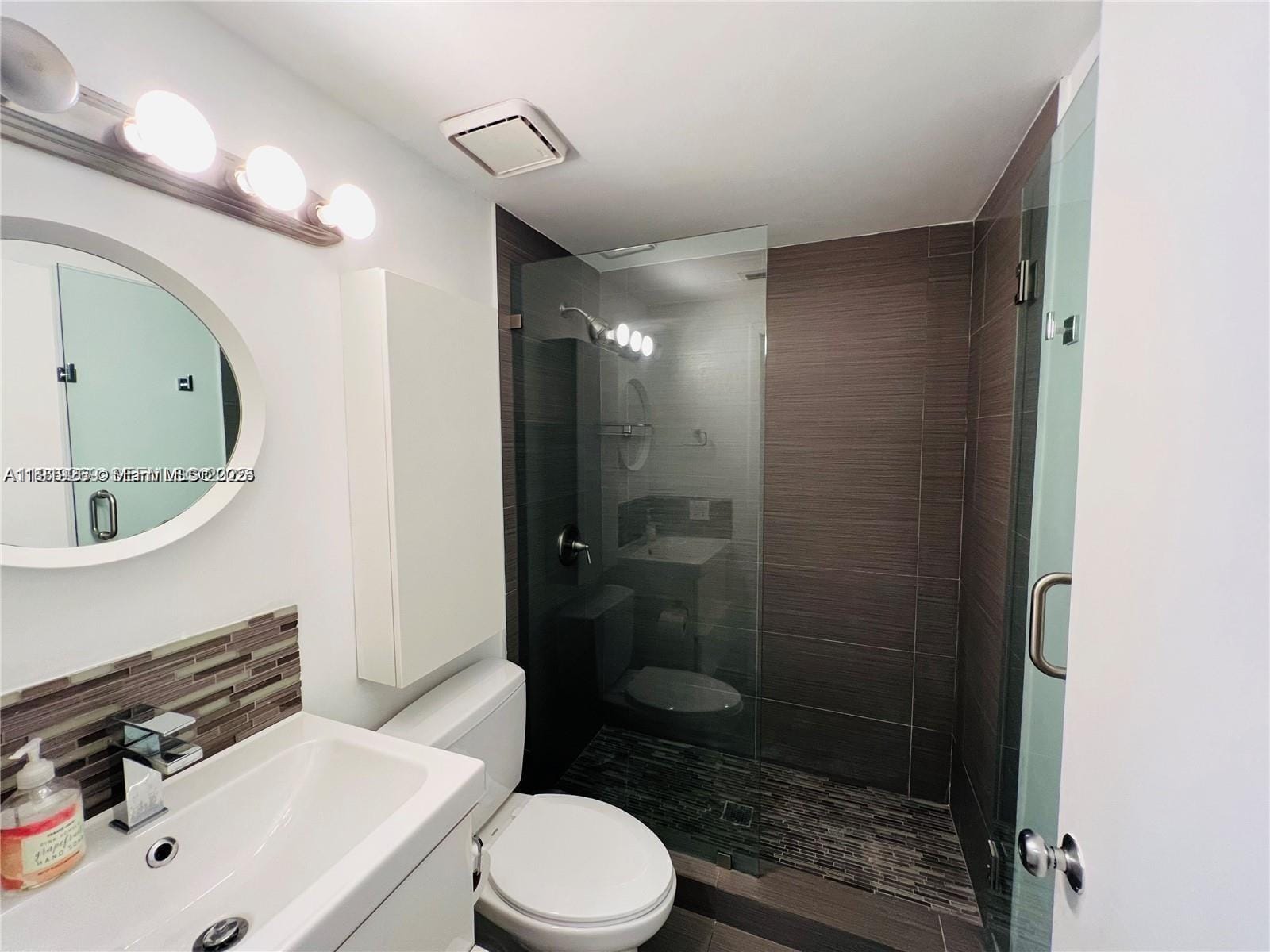 1127 Euclid Avenue 206 — photo 10