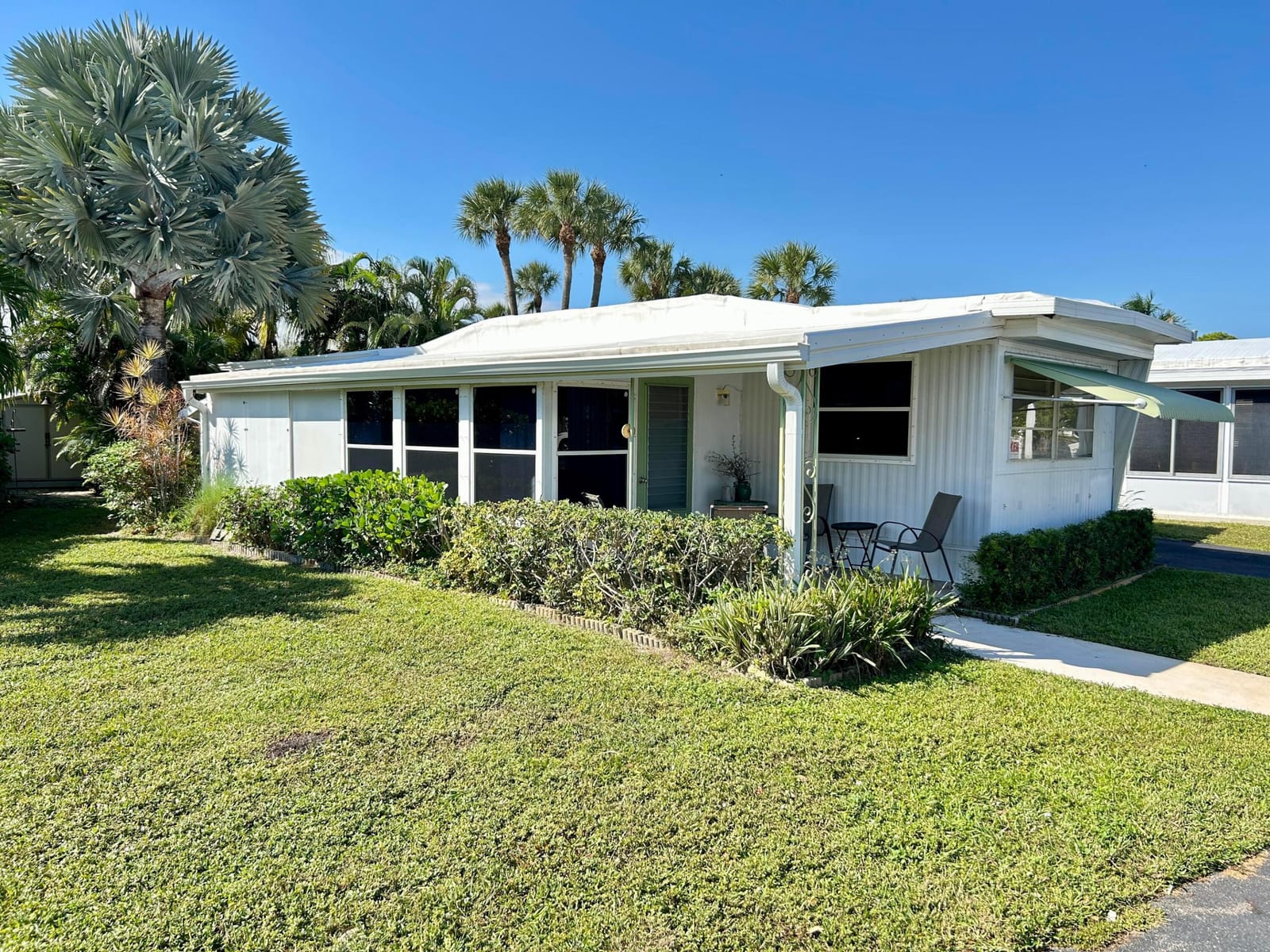 425 E Bougainvillea Drive — photo 2