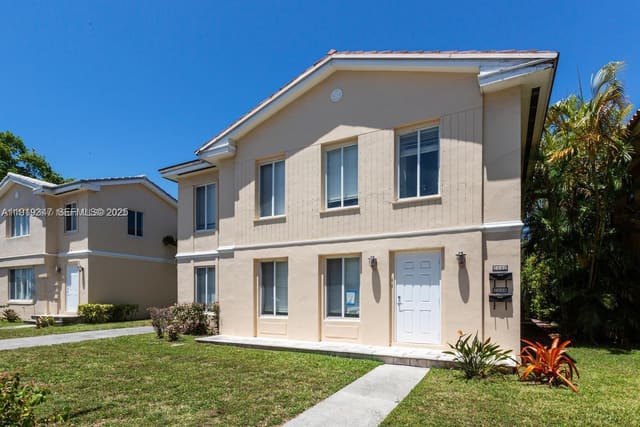 2880-2882 S Le Jeune Road, Coral Gables, FL 33134