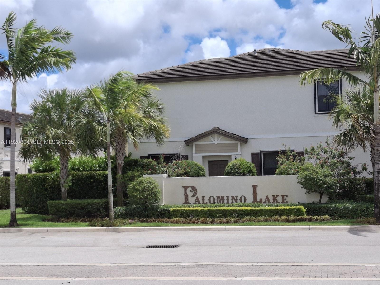 5896 Mustang Manor, Davie, FL 33314 photo 1