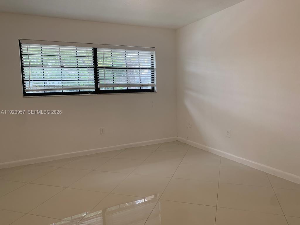 907 NE 199th Street 204 — photo 8