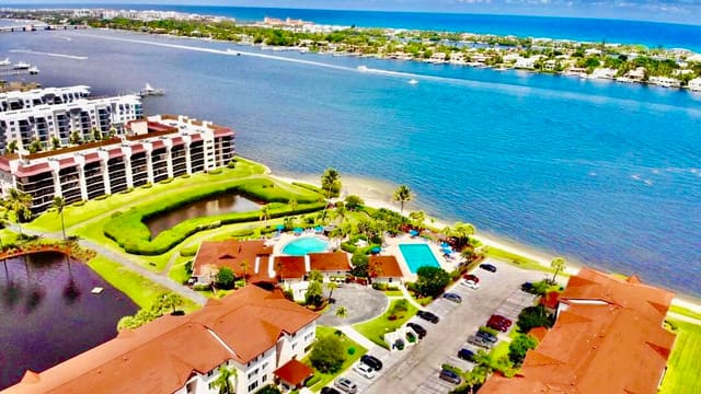 107 Half Moon Circle A3, Hypoluxo, FL 33462