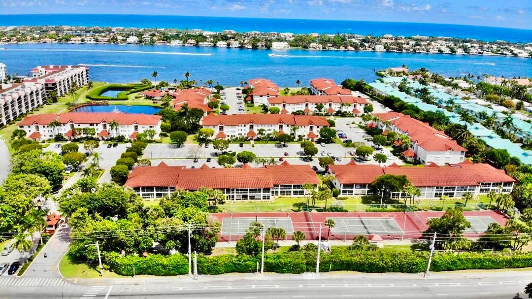 107 Half Moon Circle A3, Hypoluxo, FL 33462 photo 11