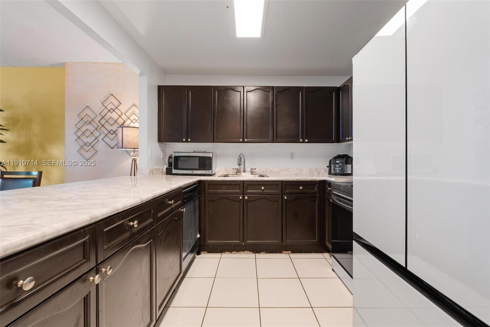2301 Collins Avenue 802 — photo 9