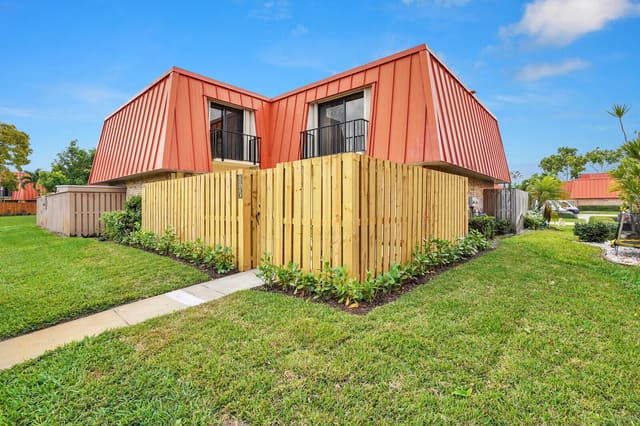 3313 Meridian Way N C, sold in Meridian Park, Palm Beach Gardens, FL