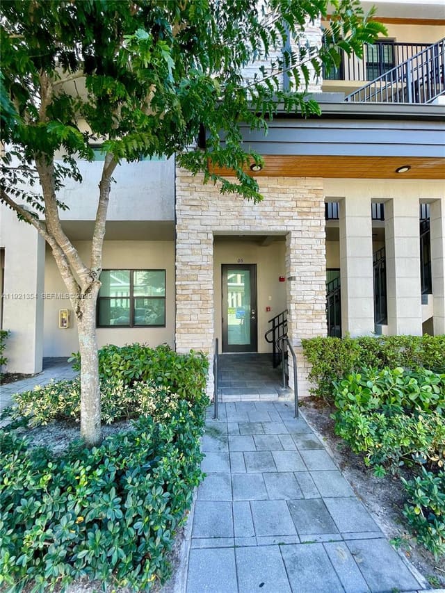 7805 NW 104th Avenue 5, sold in Apex At Park Central Cond, Doral, FL