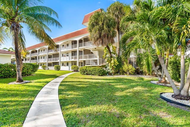 580 Egret Drive 123, Hallandale Beach, FL 33009