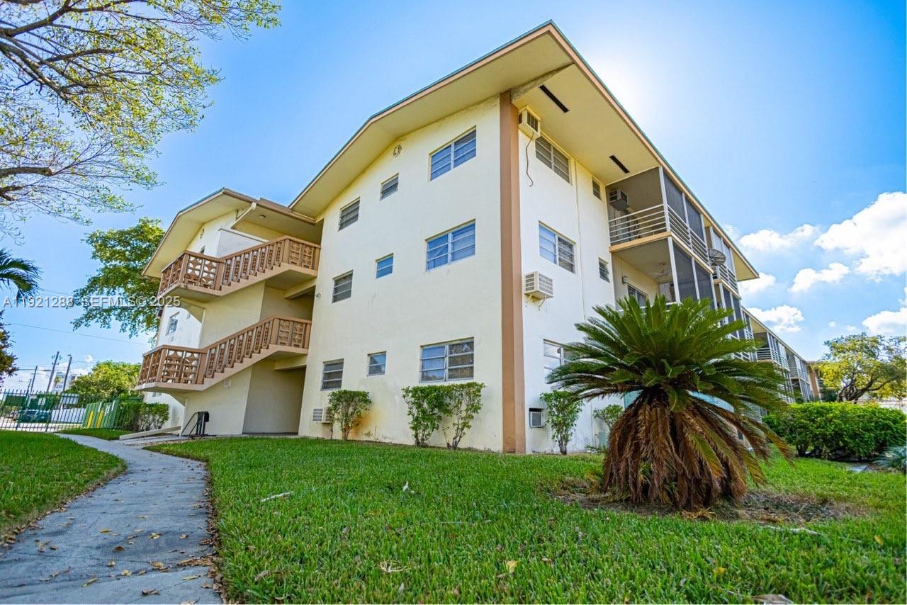 16790 NE 14th Avenue 215, Miami, FL 33162, Miami