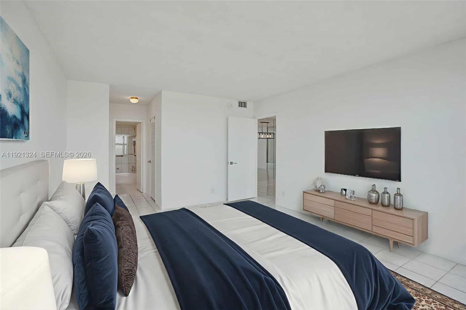 2500 Parkview Drive 1811 — photo 2