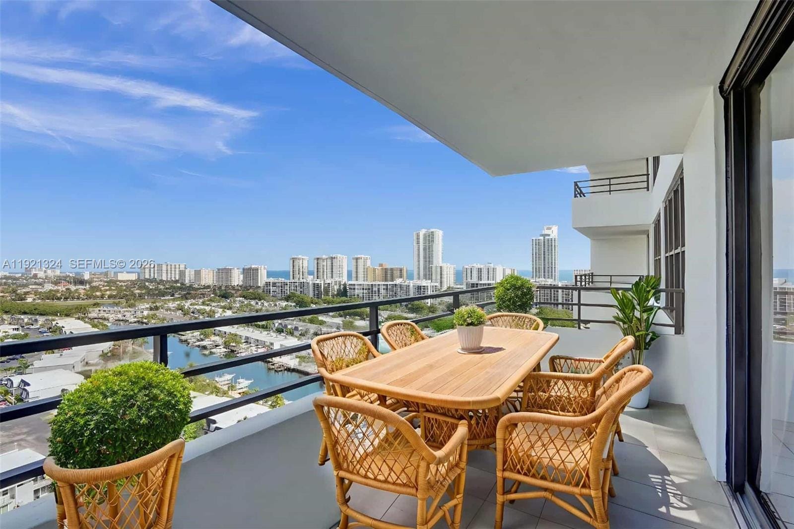 2500 Parkview Drive 1811 — photo 3