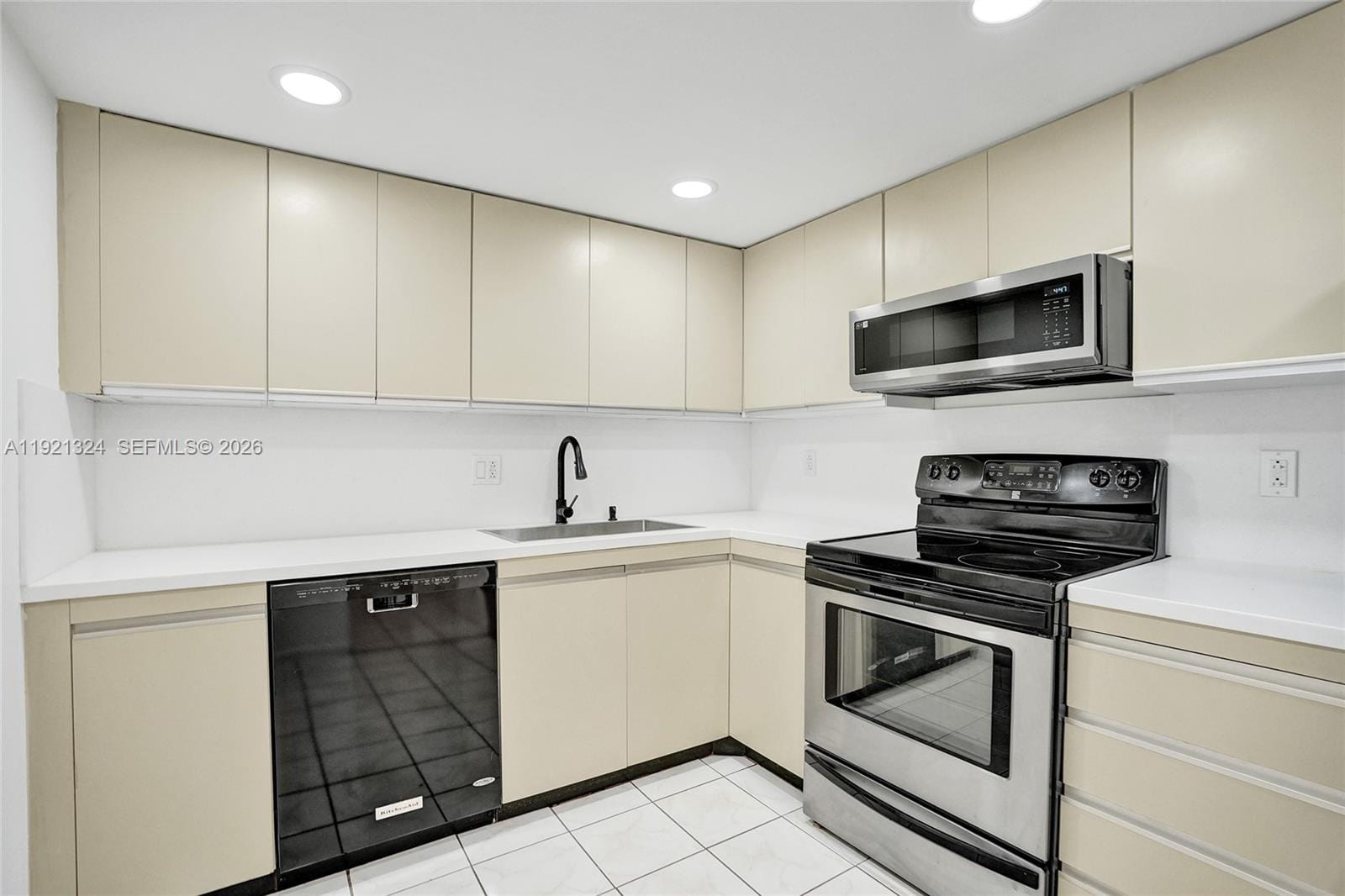 2500 Parkview Drive 1811 — photo 5
