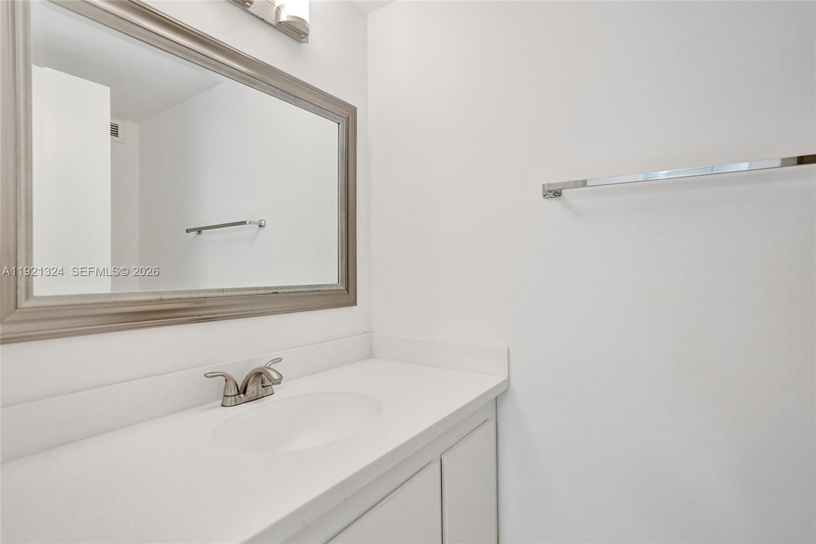 2500 Parkview Drive 1811 — photo 6