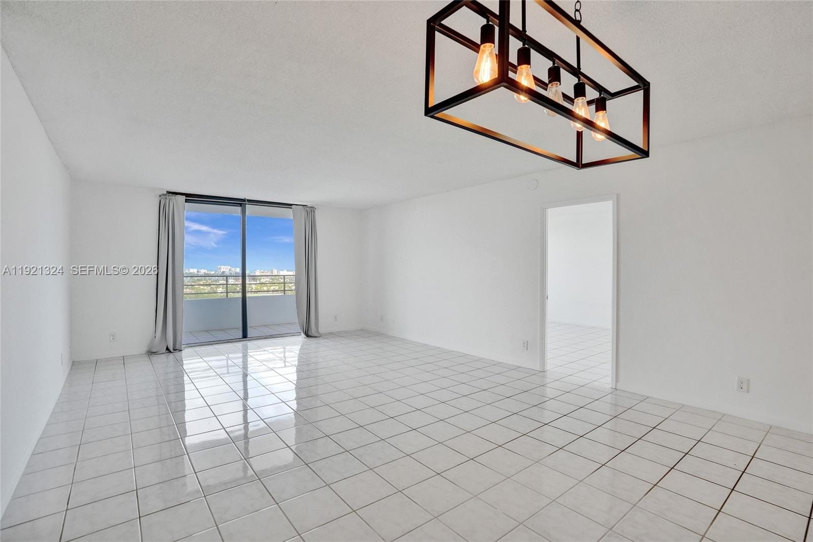 2500 Parkview Drive 1811 — photo 7