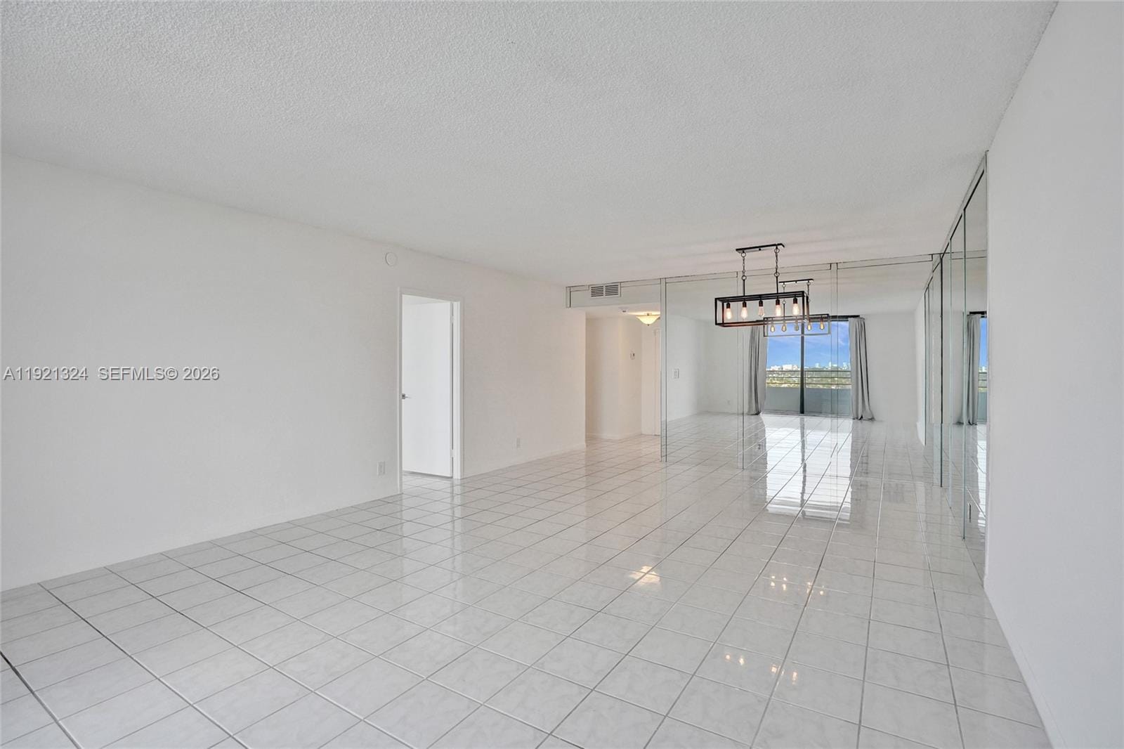 2500 Parkview Drive 1811 — photo 8