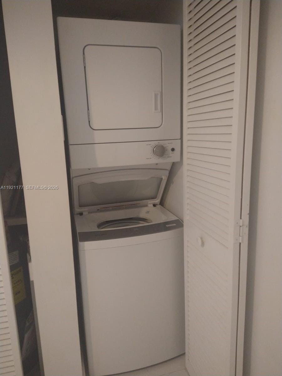9341 SE Collins Avenue 303 — photo 4