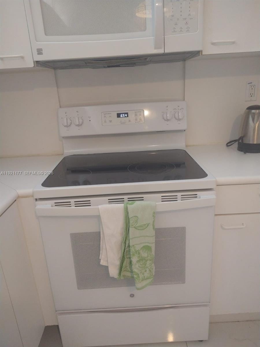 9341 SE Collins Avenue 303 — photo 5
