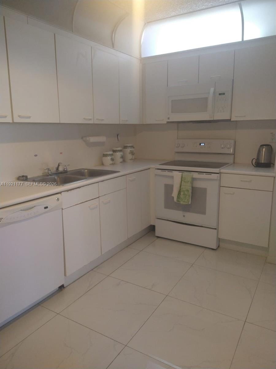 9341 SE Collins Avenue 303 — photo 6