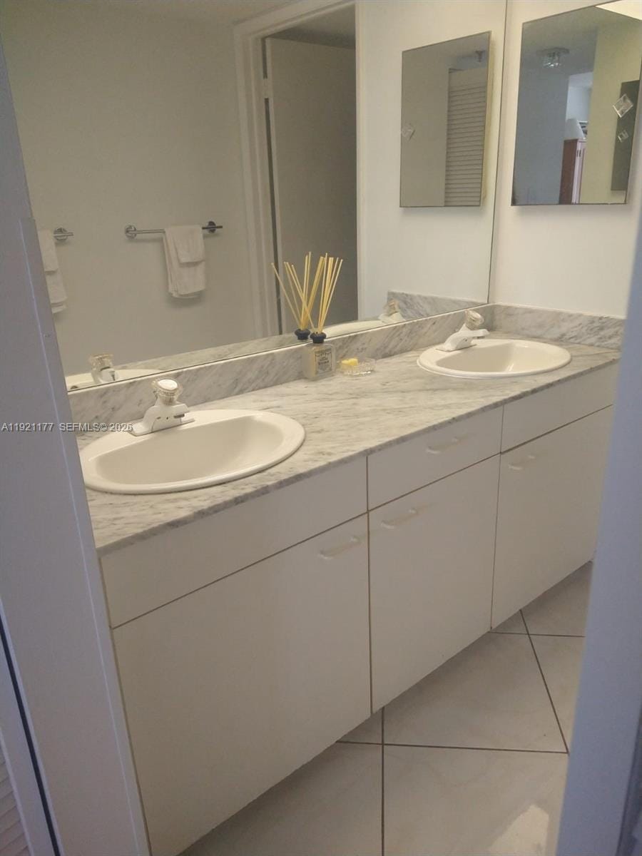 9341 SE Collins Avenue 303 — photo 8