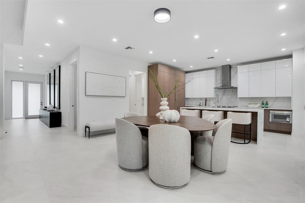 1129 NE 18 Court 1129 — photo 9