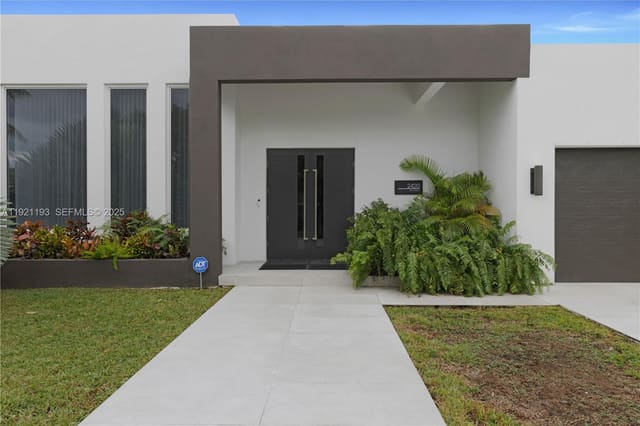 2420 SW 24th Street, Miami, FL 33145