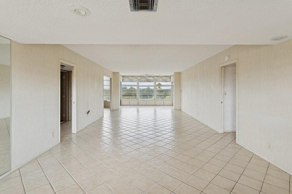 3960 Oaks Clubhouse Drive 502 — photo 2