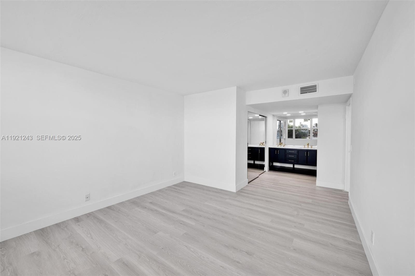 16570 NE 26th Avenue 2A, North Miami Beach, FL 33160 photo 17