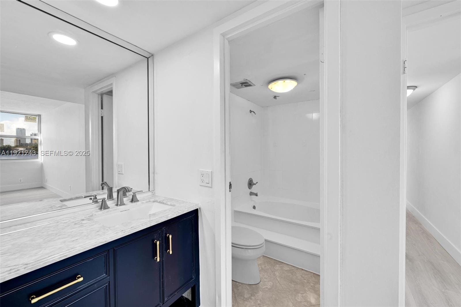 16570 NE 26th Avenue 2A, North Miami Beach, FL 33160 photo 18
