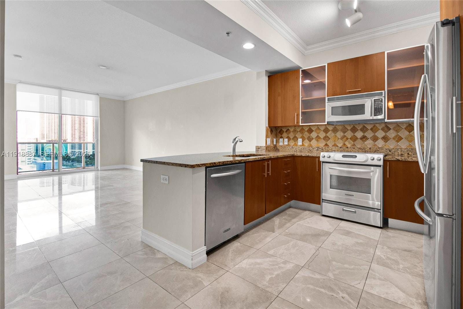 1945 S Ocean Drive 1410 — photo 2