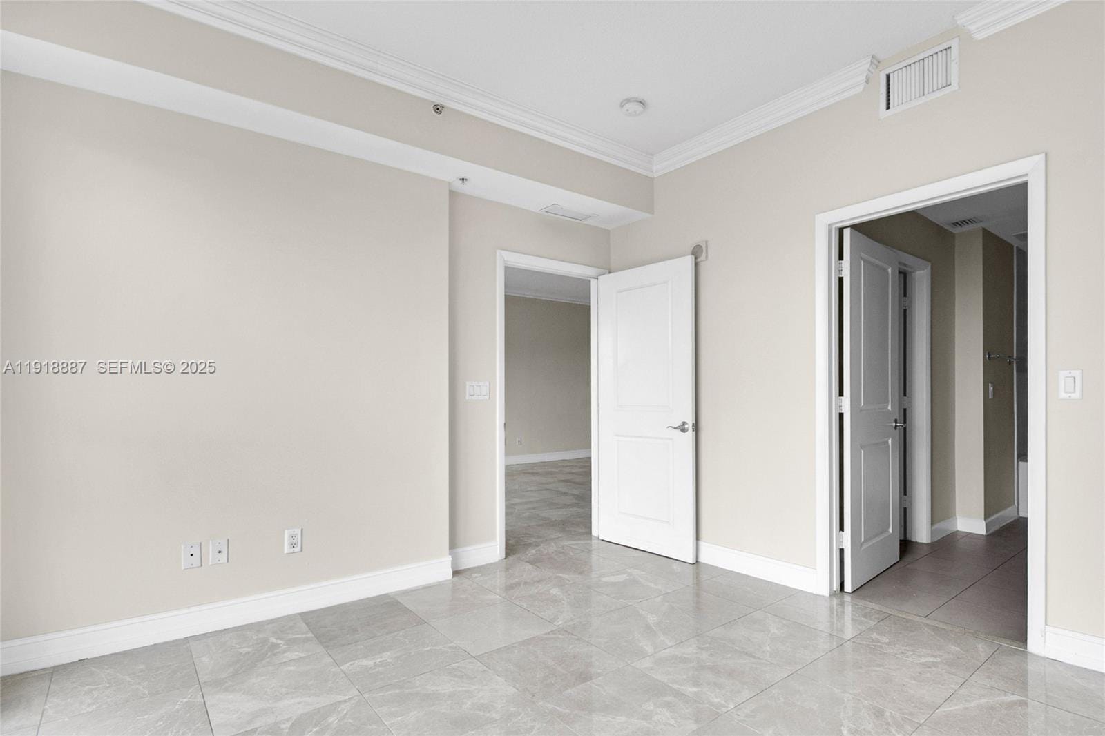 1945 S Ocean Drive 1410 — photo 9