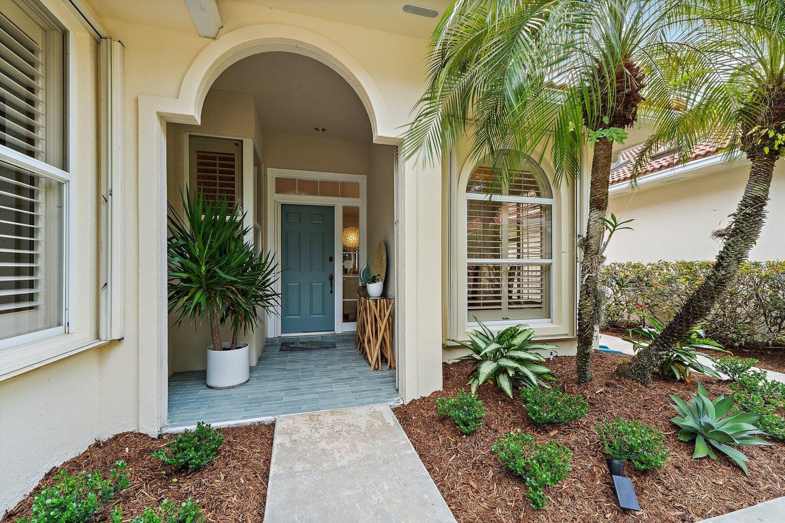 231 E Tall Oaks Circle, Palm Beach Gardens, FL 33410 photo 2