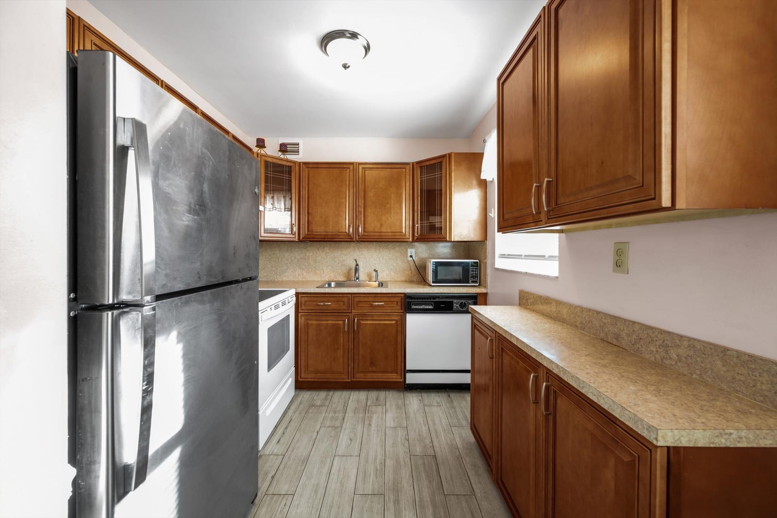 380 Sheffield P — photo 11
