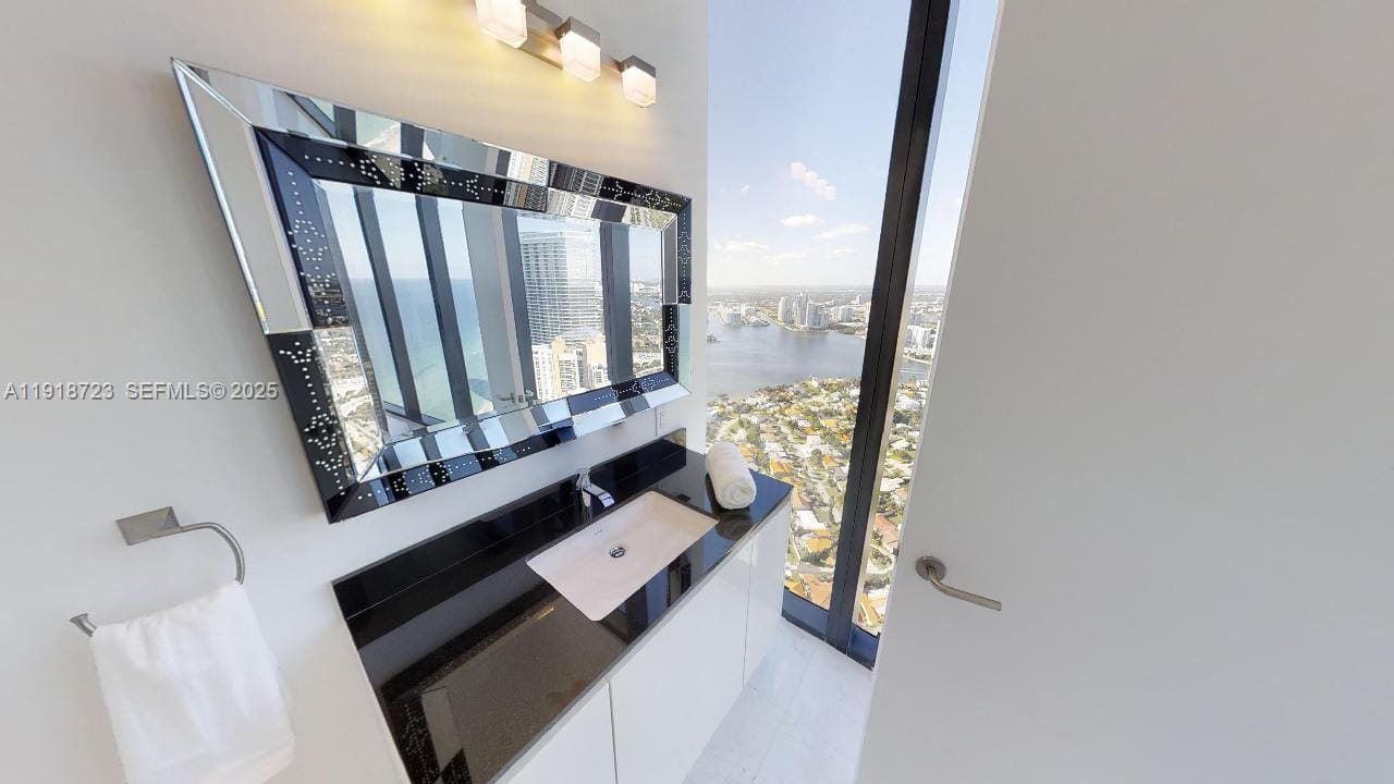 18555 Collins Avenue 4804, Sunny Isles Beach, FL 33160 photo 21