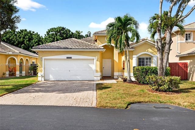 14010 SW 154th Place, sold in Oak Creek North Replat, Miami, FL