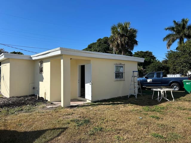 371 Banyan (REAR APT) Avenue, Pahokee, FL 33476