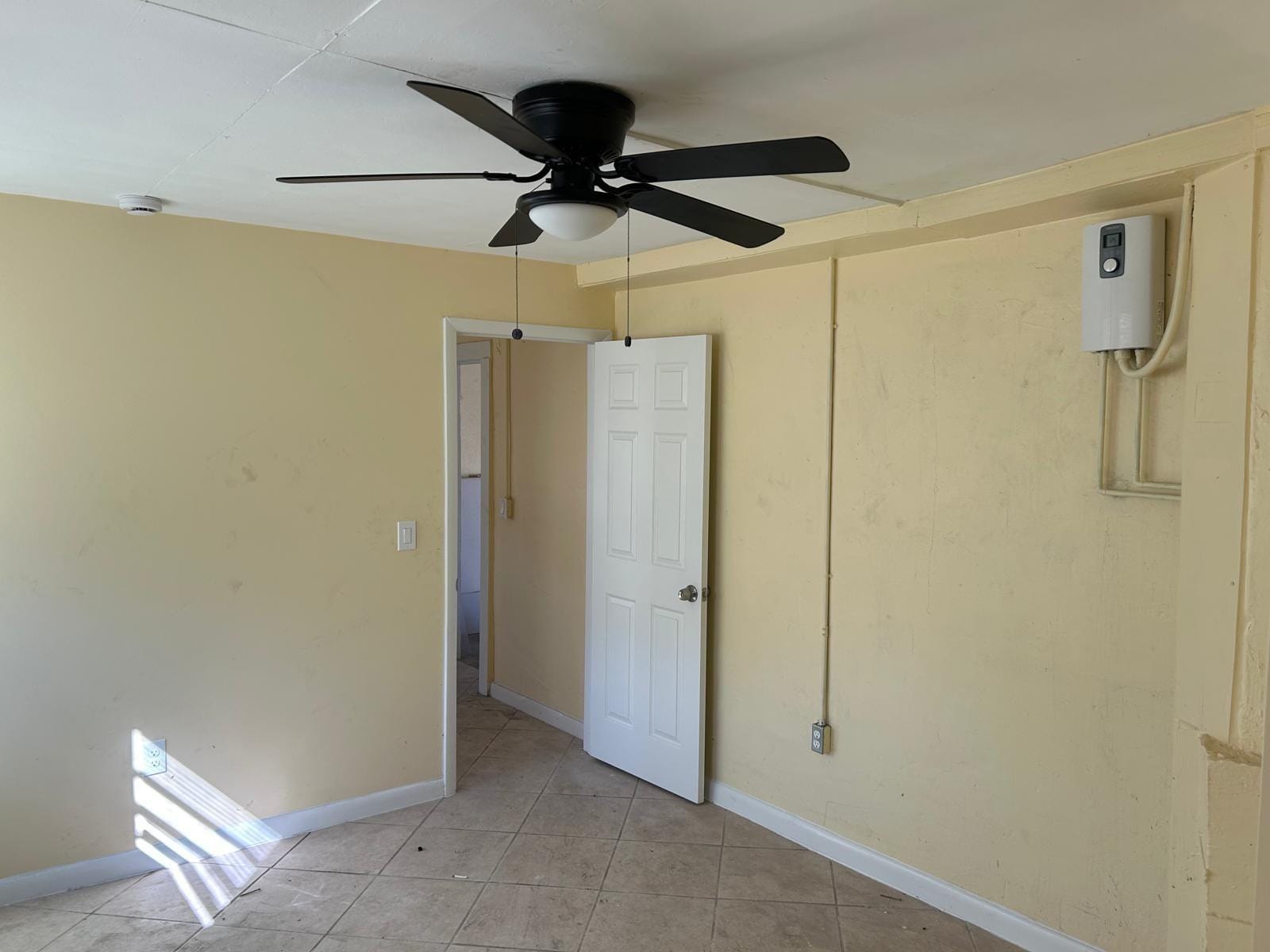 371 Banyan (REAR APT) Avenue — photo 2