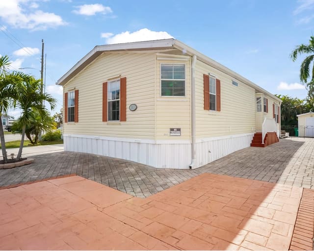 1911 SW 87th Terrace, sold in Park City Sec Two 56-25 B, Davie, FL