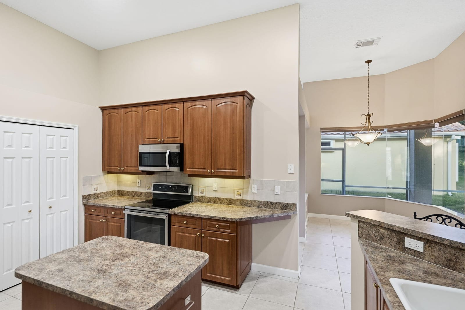 665 SW Lake Charles Circle, FL 34986 photo 14
