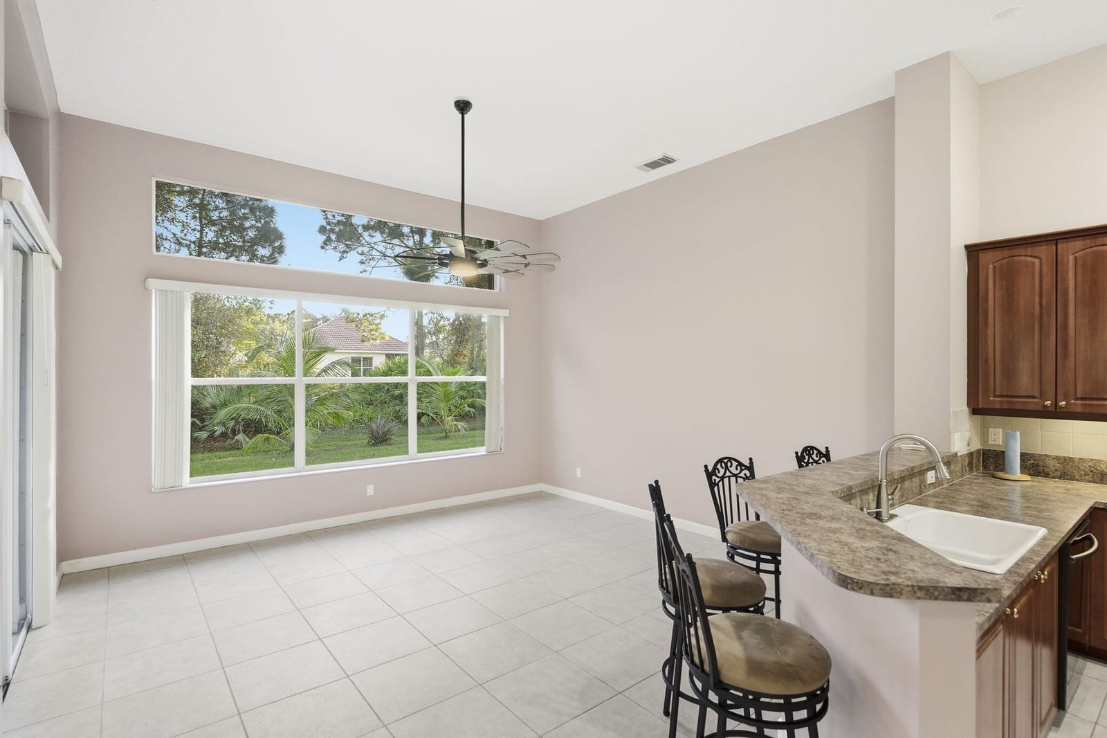 665 SW Lake Charles Circle — photo 10